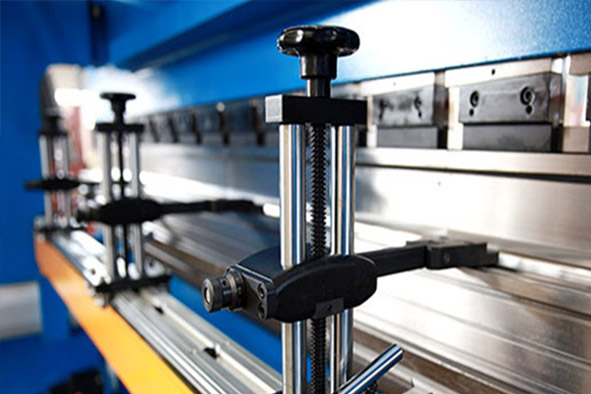 折彎機廠(chǎng)家對設備的保養要求有哪些？